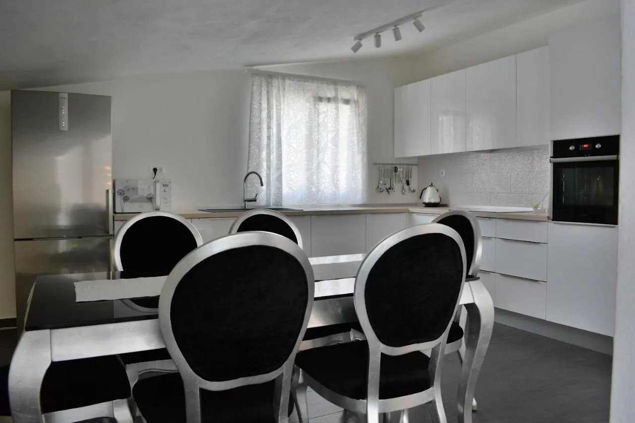 Apartment Heaven Slatine 0*,
